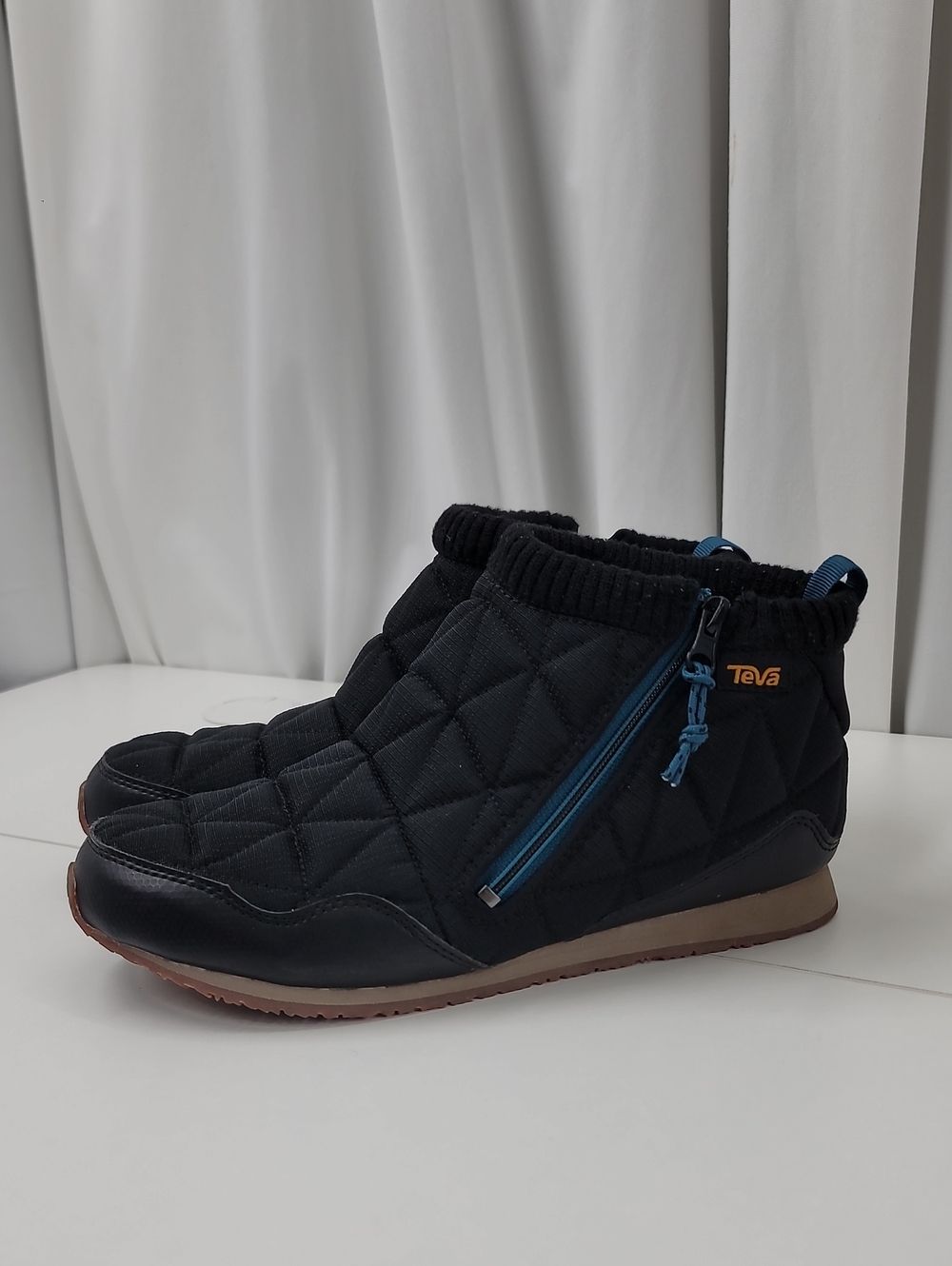 Teva ReEmber Mid slip-on booties Size 8
